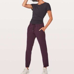 Lululemon On The Fly 7/8 Pant - Size 6 Purples